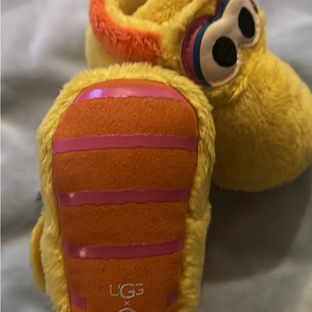 Sesame Street UGGS sz 2